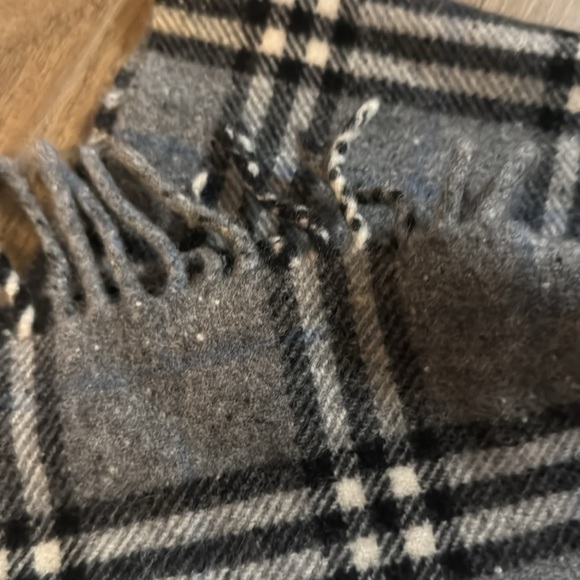 Burberry scarf - Picture 5 of 5